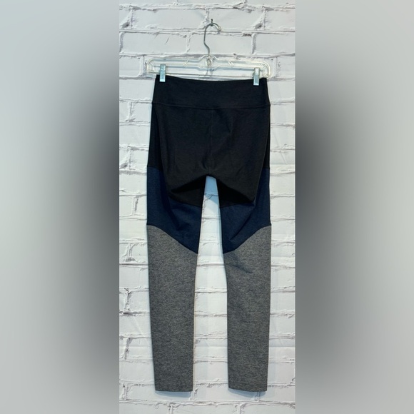 Outdoor Voices Stretch Color Block 78 Yoga Leggings - Size Small - Picture 3 of 4
